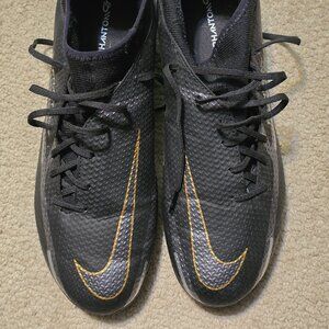 Men's black Nike phantom GT indoor soccer shoes size 9